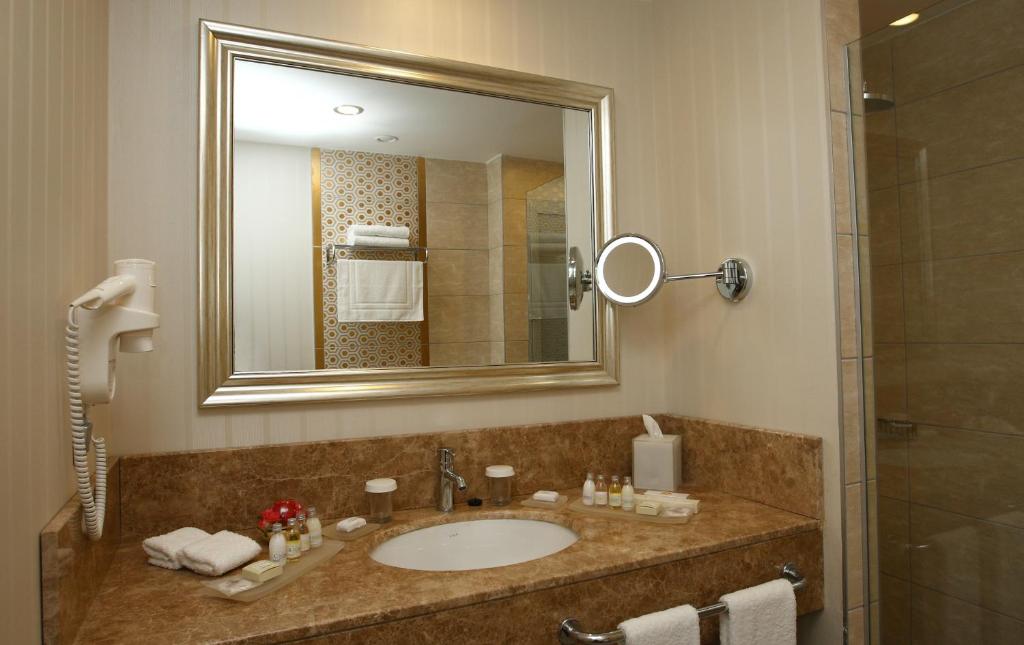 4* Qafqaz City Hotel vb. 3 Gece 5 Gün Ajet Bakü